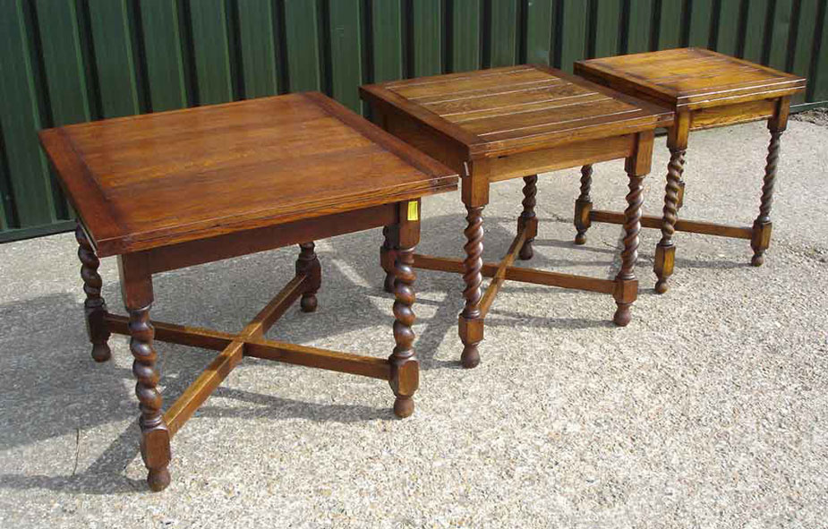 Photo showing 3 different sized draw leaf pub tables
